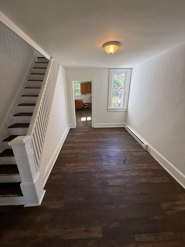 Photo - 638 E Walnut St