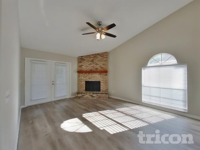 Photo - 1021 Whittier Cir