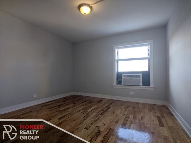 Photo - 557 W Arlington Pl Unit 5