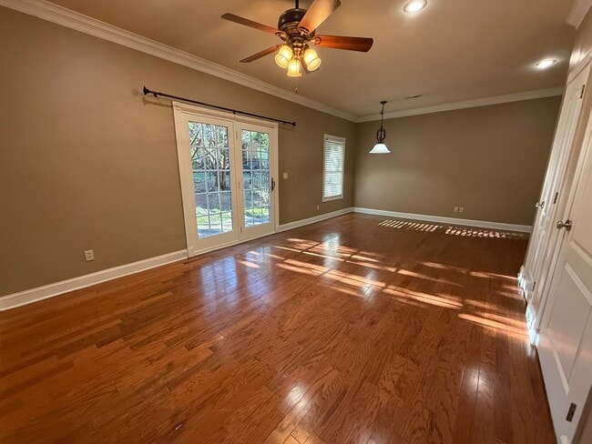 Photo - 111 Renee Ln