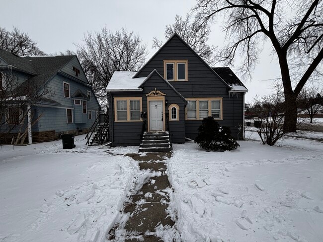 Building Photo - 523 S Mill St Unit 3