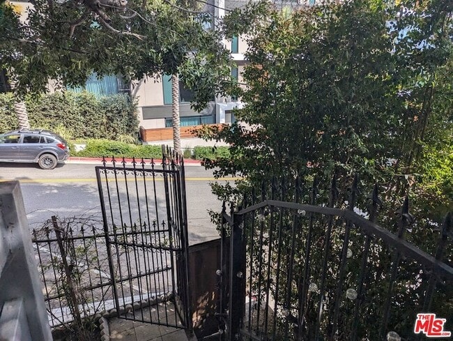 Photo - 1323 N Olive Dr