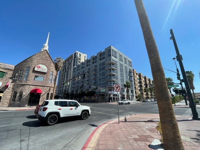 Photo - Exceptional Hi Rise Living Unit 743