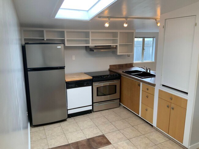 Photo - 576 E 16th Ave
