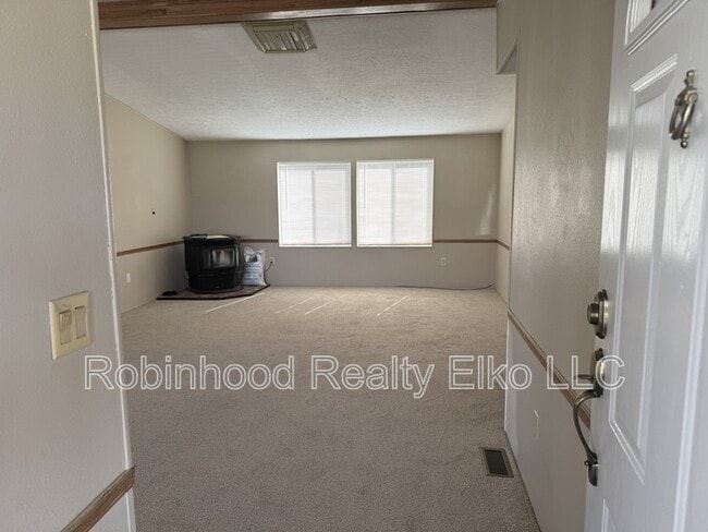 Photo - 434 Gypsum Ln