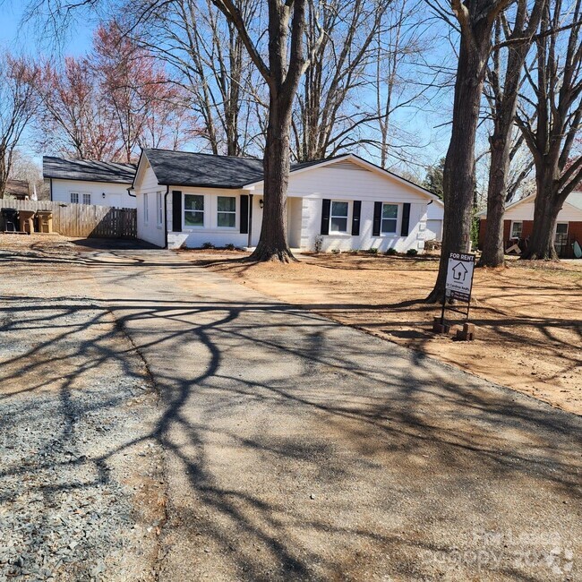 Building Photo - 8006 Hemby Wood Dr Rental