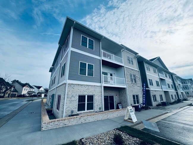 Building Photo - THE CROWN AT CORNERSTONE - EXTRA LARGE Unit 204