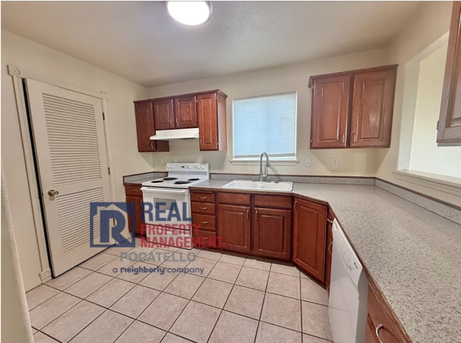 Photo - 4734-4736 Heidi Ct Unit 4736