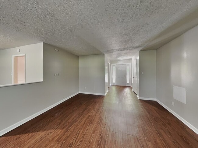 Photo - 323 Hillendale Dr