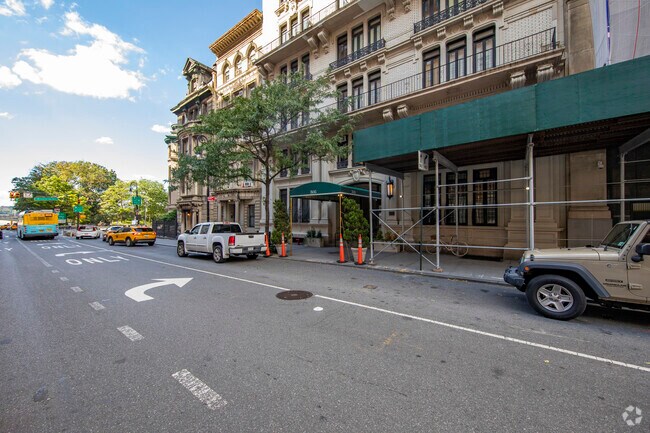 Photo - 305 W 72nd St