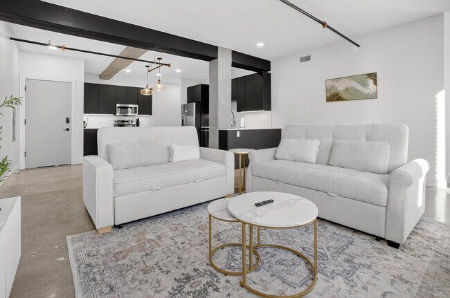 Photo - 100 W 5th St Unidad ID1322458P