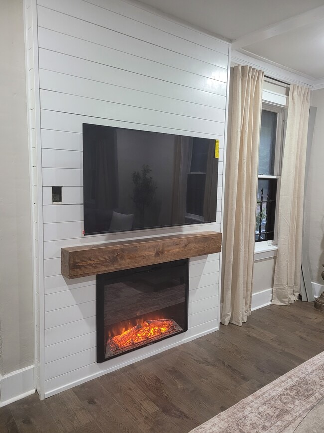 Photo - 789 N McLean Blvd