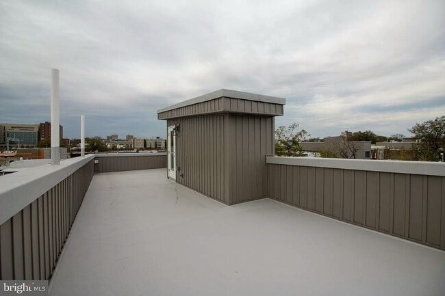 Building Photo - 2016 N Franklin St