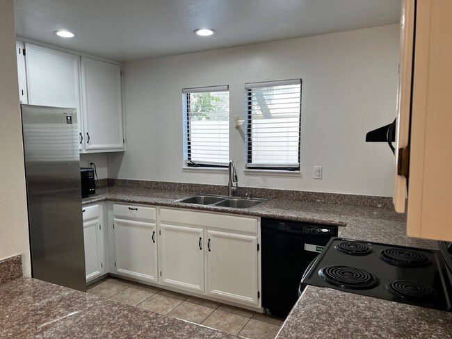 Photo - 14 Zurich Ct Townhome