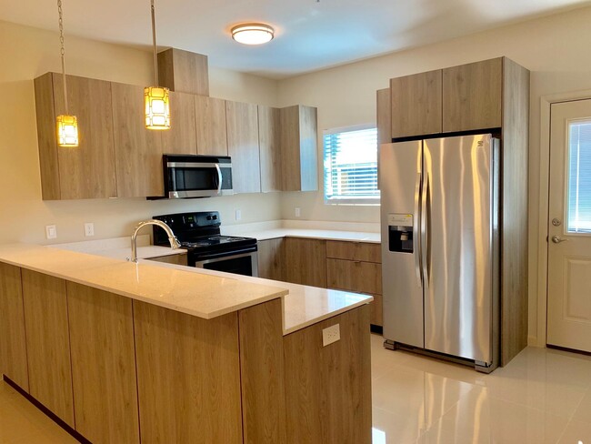 Building Photo - 508 Newport Ave Unit 2 Rental