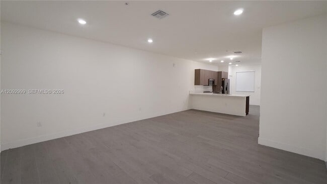 Building Photo - 10270 NW 66th St Unit 104