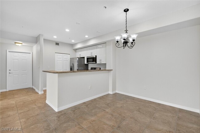 Building Photo - 13150 Bella Casa Cir Unit 2193