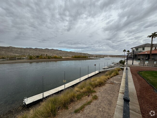 Building Photo - 2 BR Furnished Condo on the Colorado River...