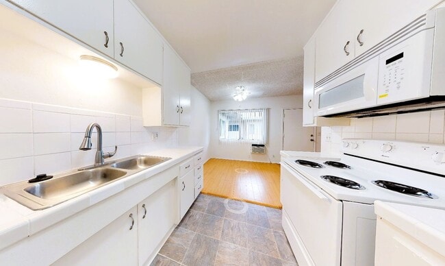 Photo - 7253-57 Variel Ave
