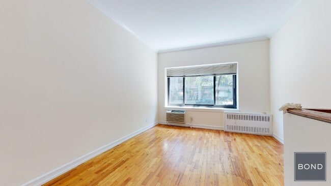 Building Photo - 1661 York Ave Unit 1D Rental