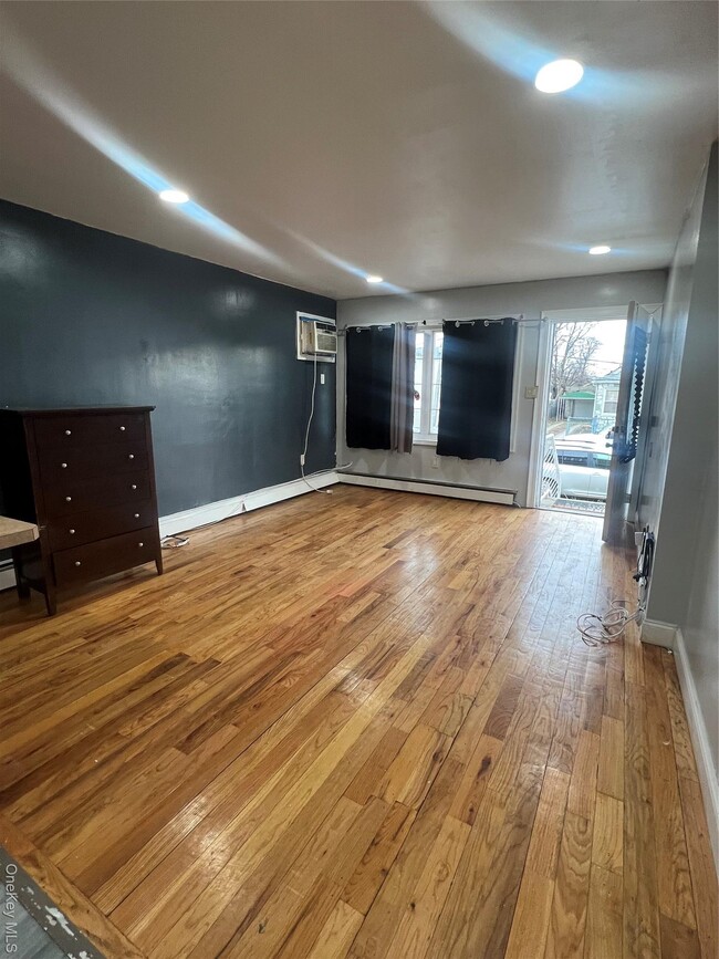 Photo - 180-11 146th Ave