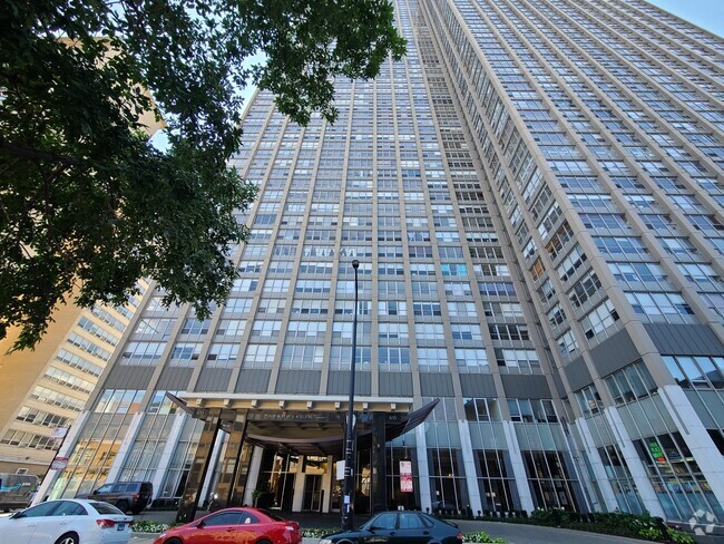 Building Photo - 655 W Irving Park Rd Rental