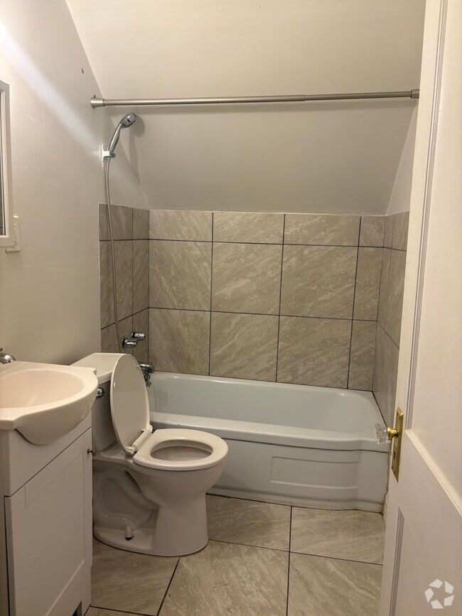 Building Photo - Reno9815 Unit Up Rental