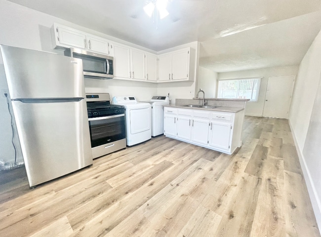 Photo - 4341 W 169th St Unidad B