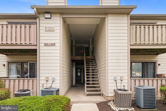 Photo - 408 Stockton Ct