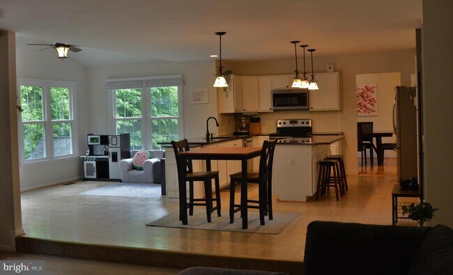 Photo - 18 Willow Glen Ct