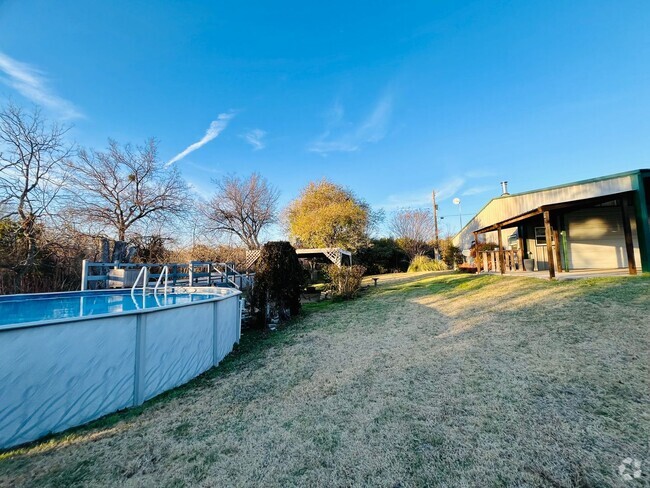 Building Photo - Horse Property - POOL - Country living at ... Rental