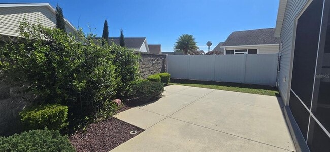 Photo - 2577 Lindewood St