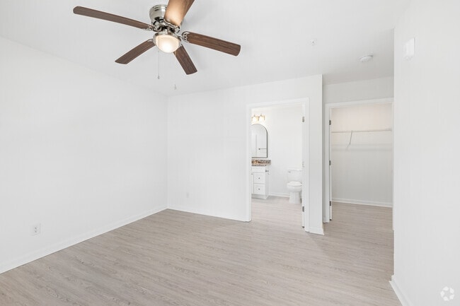 2BR, 2BA - 1,000SF - Primary Bedroom