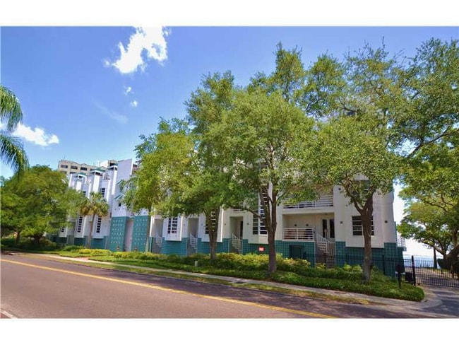 Building Photo - 4950 Bayshore Blvd Unit 28 Rental