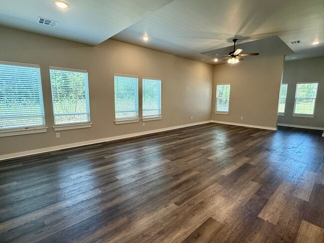 Photo - Large 2 Bed, 2 Bath in Beautiful Well Main...