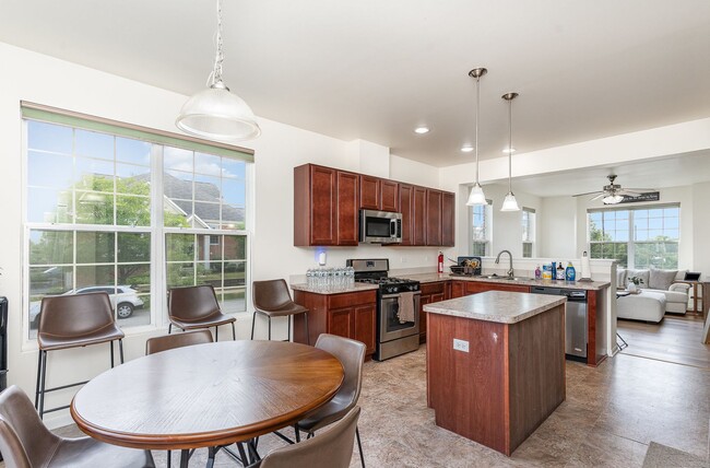 Photo - Gorgeous 3 Bed Townhome in Orland Park