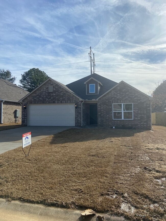 Photo - Pre-Leasing | Beautiful 3 Bedroom, 2 Bathroom Home in Fairview Haven with a Private Fenced Backyard