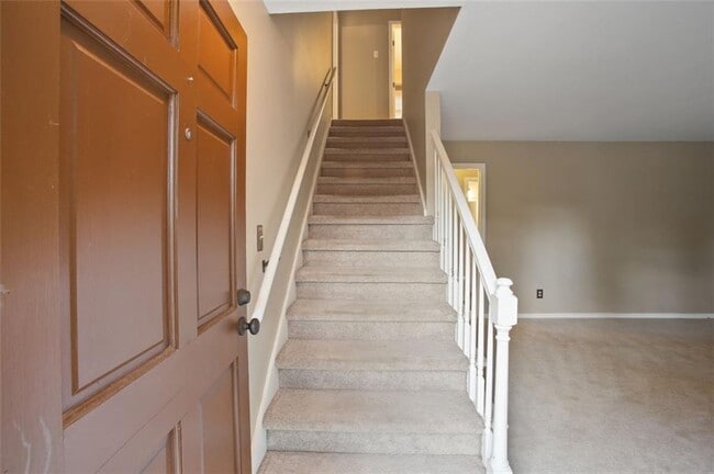 Photo - 461 Village Green Ct SW