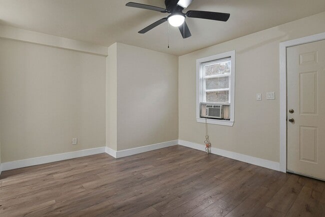 Photo - 3427 B St SE Unidad 1