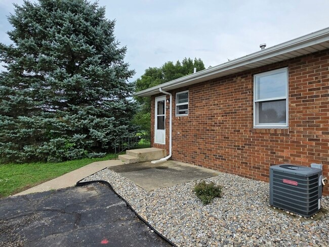 Building Photo - 601 Rizek Dr Unit 7A