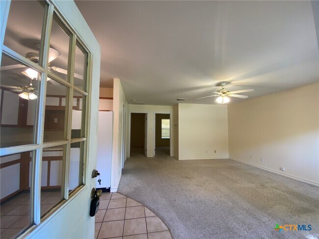 Photo - 570 Beverly Ln