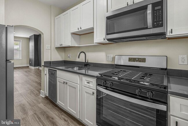 Photo - 3047 Janney St