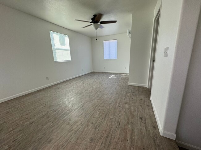 Building Photo - 341 N 4th St Unit 341 N 4th Street Rental