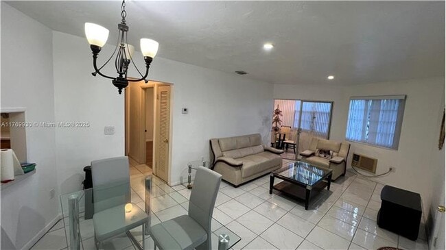 Photo - 1701 NE Miami Gardens Dr