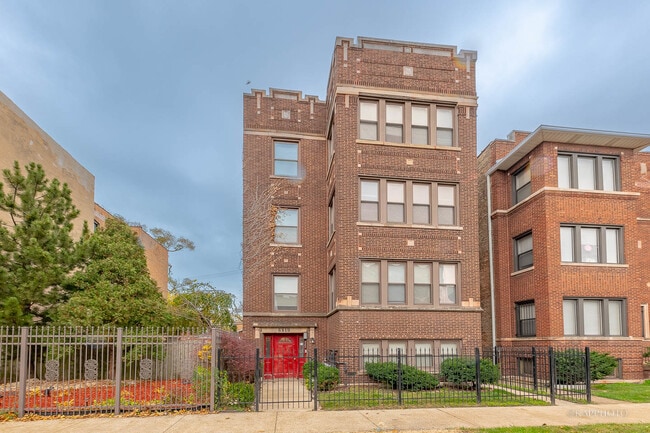 Building Photo - 6819 S Ridgeland Ave Unit 2 Rental