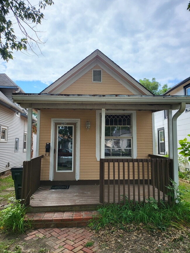Building Photo - 903 Osage St