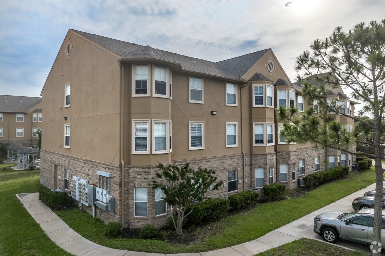 Alternate Building Photo - West Oaks Terrace