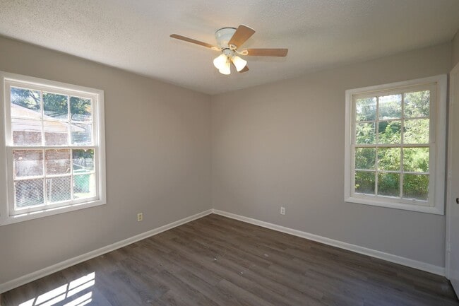 Photo - 612 Scott Dr