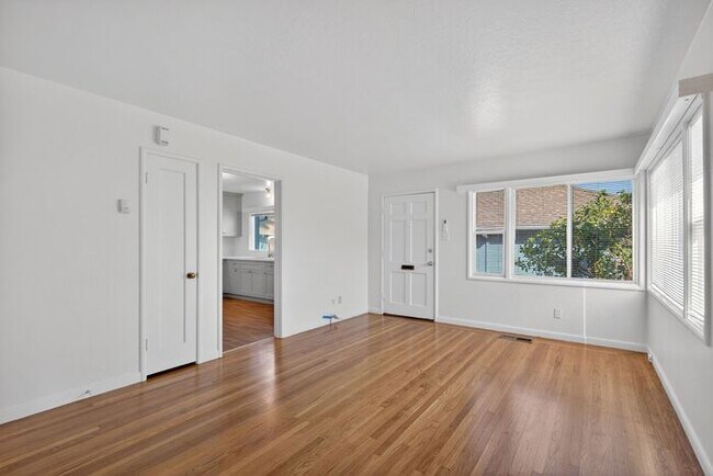 Photo - $2,800 /Month Beautiful 1 Bed, 1 Bath Single Story Centrally located in Petaluma!