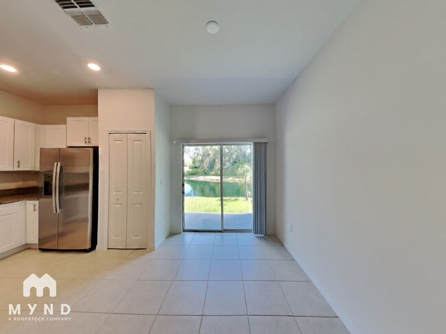 Photo - 6046 Shiner St